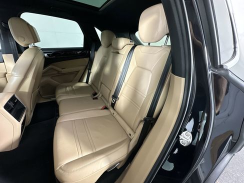 Used 2019 Porsche Cayenne image 27