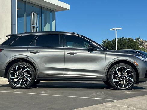 New 2025 Lincoln Corsair Reserve image 2