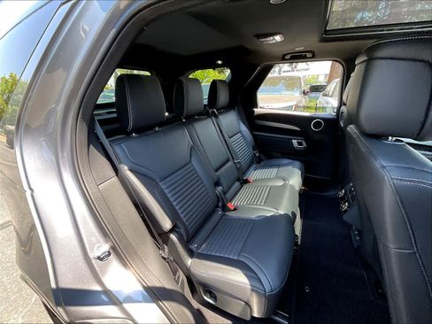 New 2025 Land Rover Discovery Dynamic SE image 27