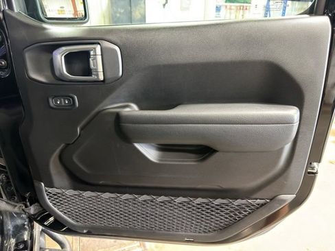 Used 2024 Jeep Gladiator Sport AWD/4WD image 23