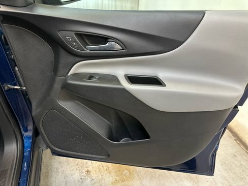 Used 2022 Chevrolet Equinox LS w/ LS Convenience Package image 27