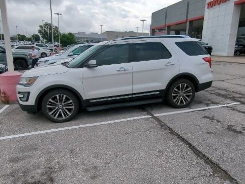 Used 2016 Ford Explorer Platinum AWD/4WD image 3