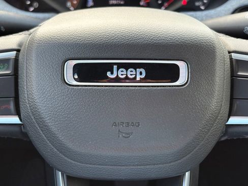 Used 2025 Jeep Compass Latitude AWD/4WD image 22