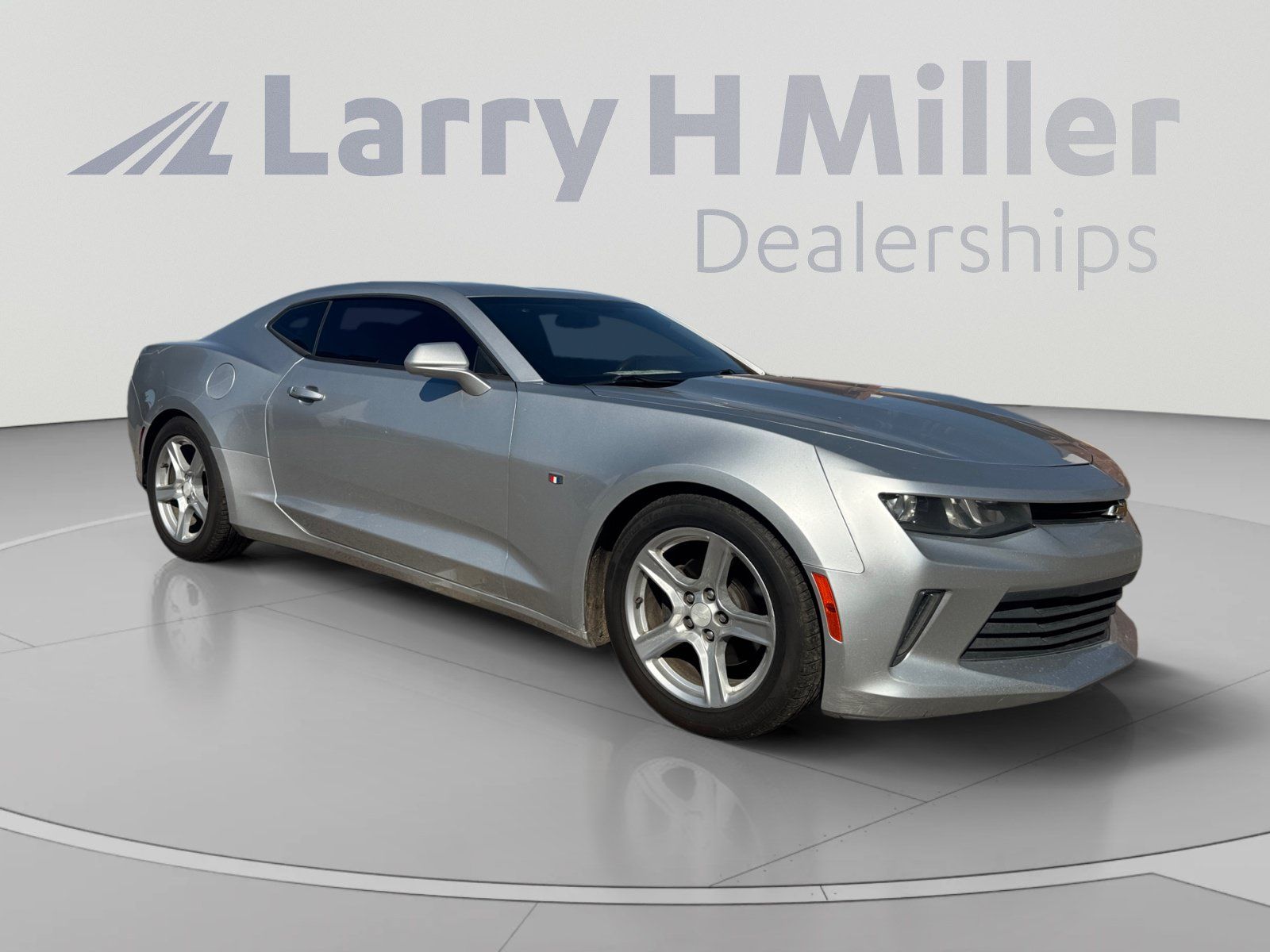Used 2018 Chevrolet Camaro LT RWD image 7