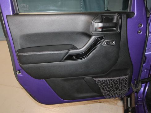 Used 2017 Jeep Wrangler Unlimited Sahara image 5