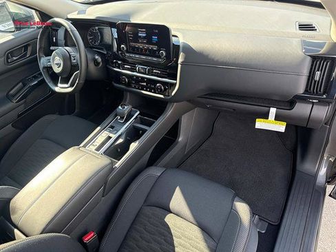 Certified 2025 Nissan Pathfinder SV FWD image 11