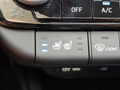Certified 2025 Hyundai Elantra Limited FWD image 24