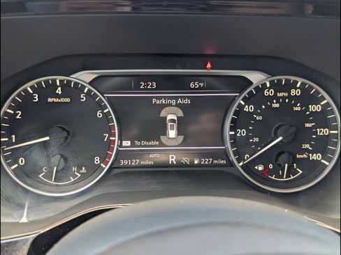 Used 2023 Nissan Pathfinder SL AWD/4WD image 10