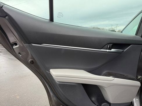 Used 2023 Toyota Camry LE image 28