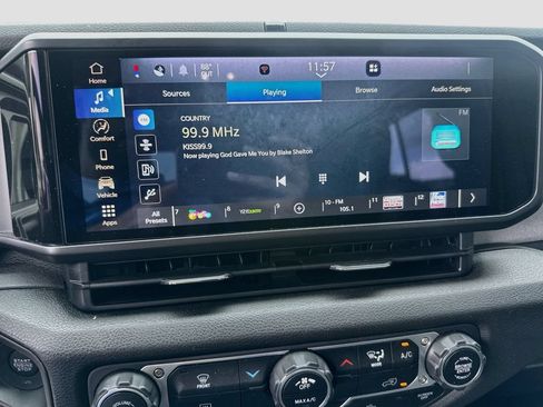 Used 2025 Jeep Gladiator Sport AWD/4WD image 16