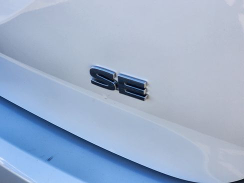 Used 2024 Mitsubishi Outlander SE image 9