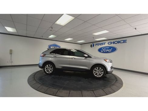 Used 2024 Ford Edge Titanium AWD/4WD image 3