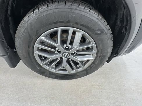 Used 2023 Nissan Rogue S FWD image 9