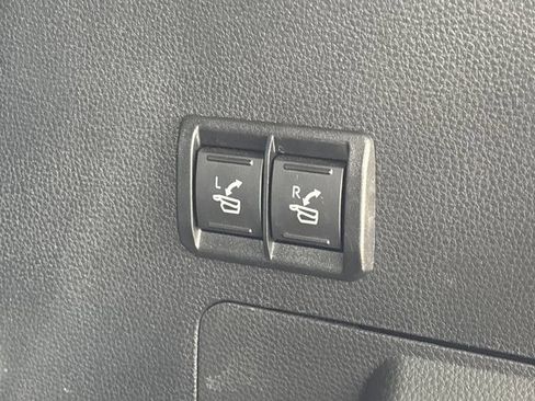 Used 2023 Toyota Sequoia Limited image 7