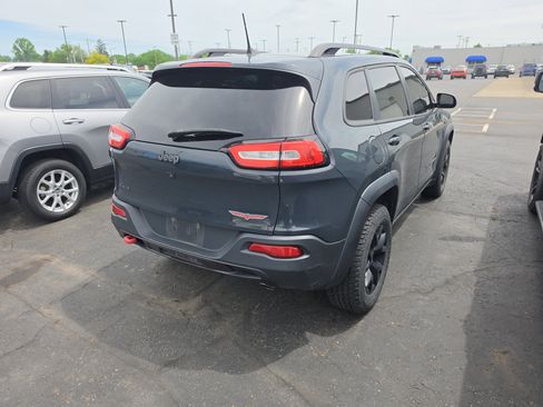 Used 2016 Jeep Cherokee Trailhawk w/ Cold Weather Group AWD/4WD image 5