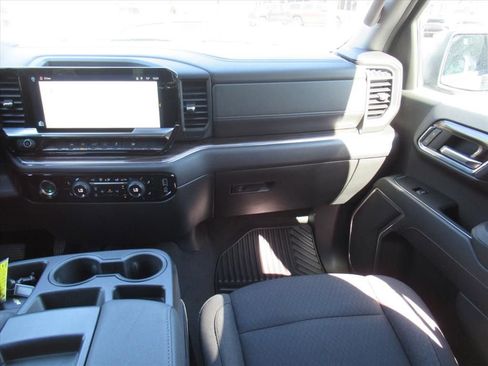 Used 2024 Chevrolet Silverado 1500 LT image 14