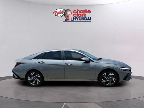 Used 2024 Hyundai Elantra Limited FWD image 6