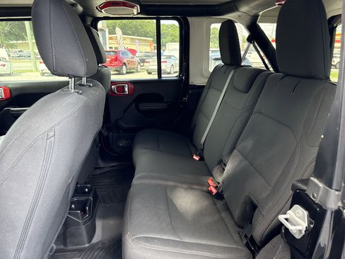 Used 2018 Jeep Wrangler Unlimited Sport S image 10