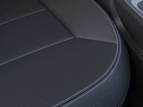 Used 2024 Ford Explorer XLT w/ Equipment Group 202A image 17