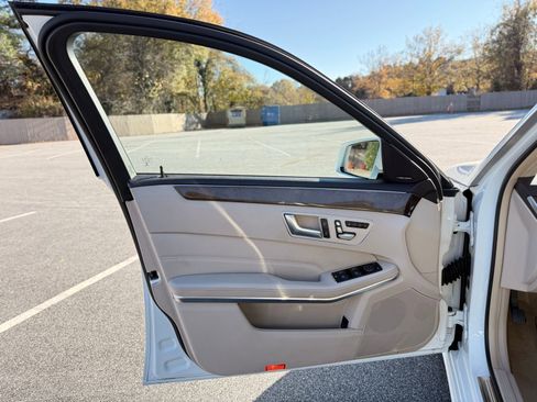 Used 2014 Mercedes-Benz E 350 4MATIC Sedan image 14