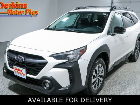 Used 2023 Subaru Outback Premium AWD/4WD image 1