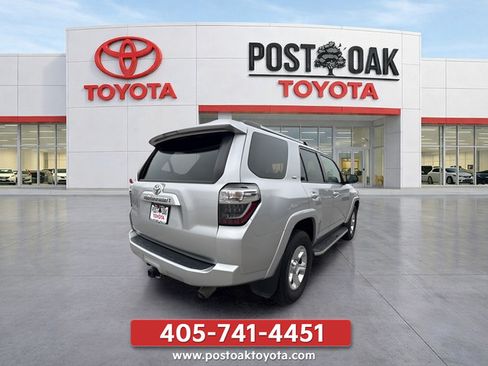 Used 2022 Toyota 4Runner SR5 AWD/4WD image 6