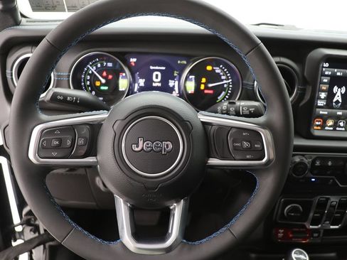 Used 2023 Jeep Wrangler Unlimited Rubicon 4xe w/ Cold Weather Group AWD/4WD image 18