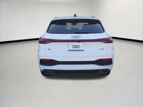 Used 2025 Audi Q5 Premium w/ Convenience Package image 4
