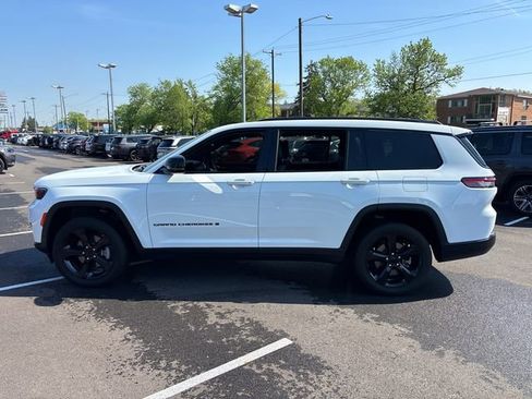Used 2024 Jeep Grand Cherokee L Altitude AWD/4WD image 3