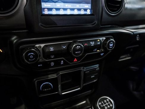 Used 2022 Jeep Wrangler Sport AWD/4WD image 28