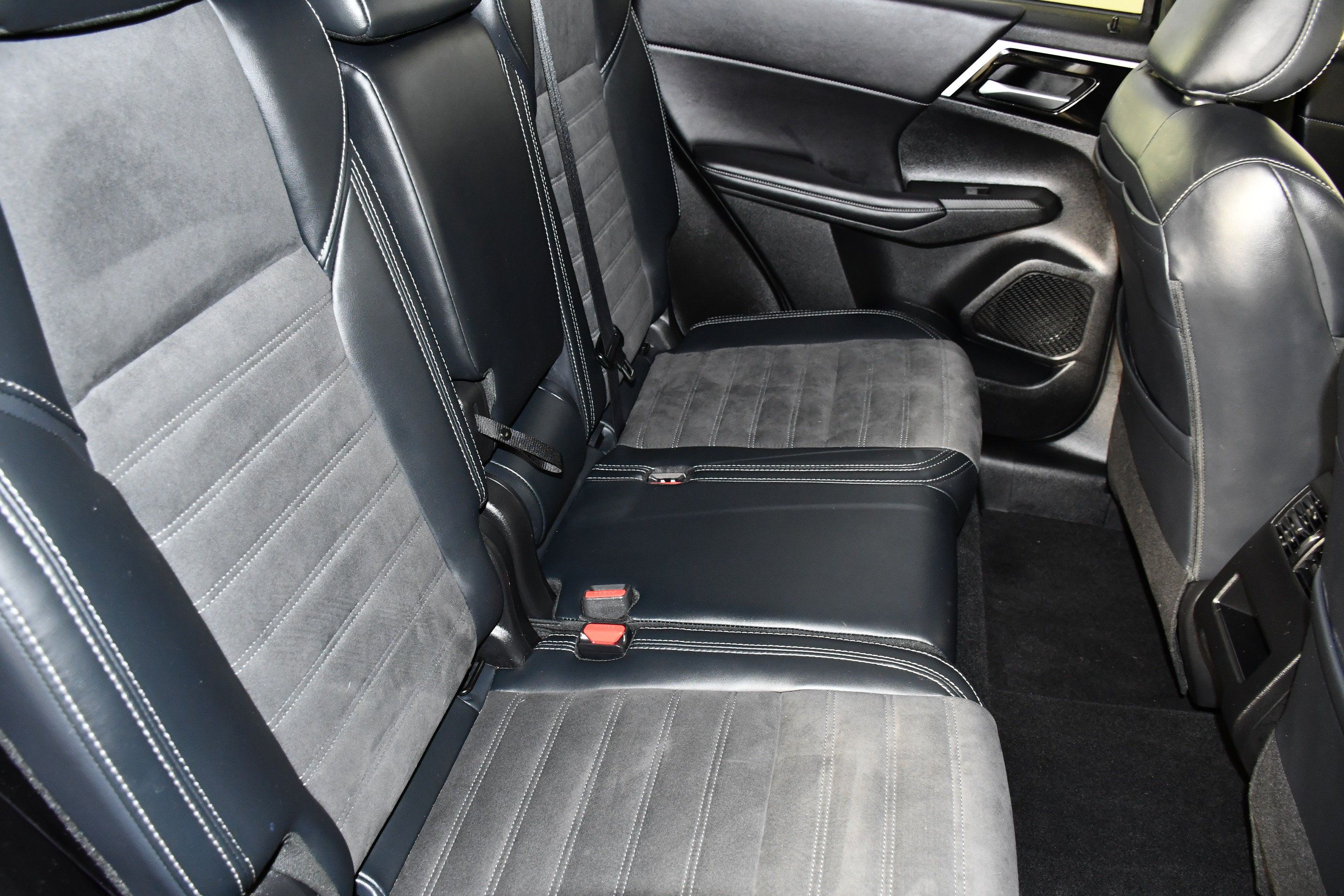 Used 2024 Mitsubishi Outlander SE AWD/4WD image 42