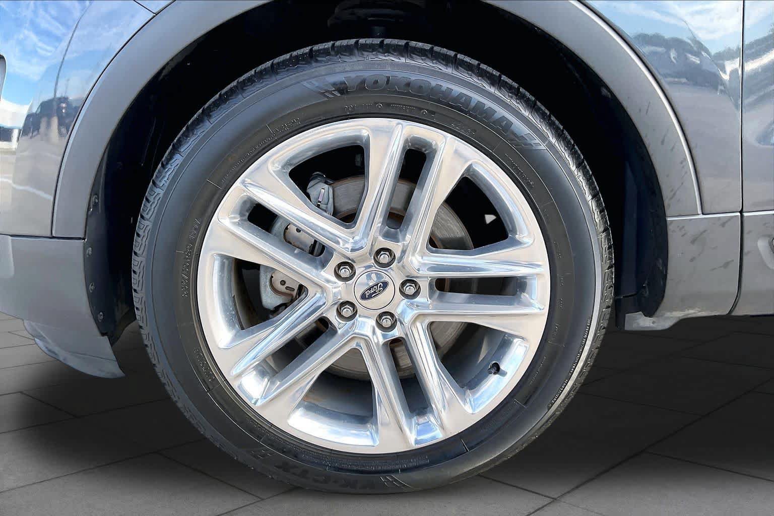 Used 2017 Ford Explorer XLT w/ Equipment Group 202A FWD image 11