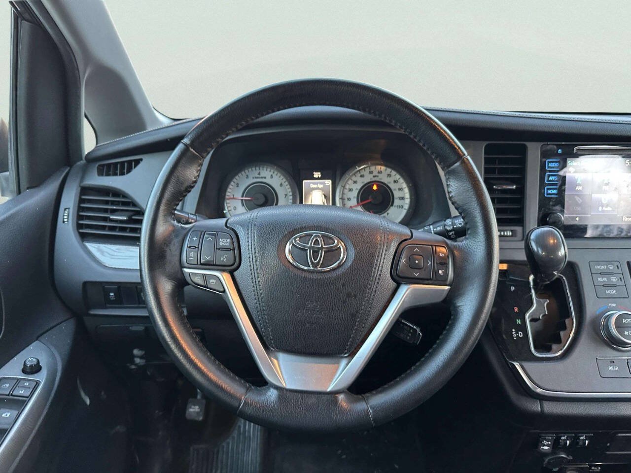 Used 2015 Toyota Sienna SE Premium FWD image 21
