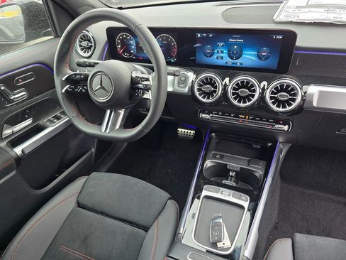 New 2024 Mercedes-Benz GLB 250 image 11