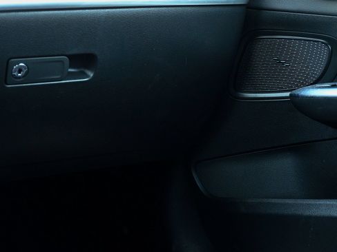 Used 2025 Mercedes-Benz C 300 Sedan image 9
