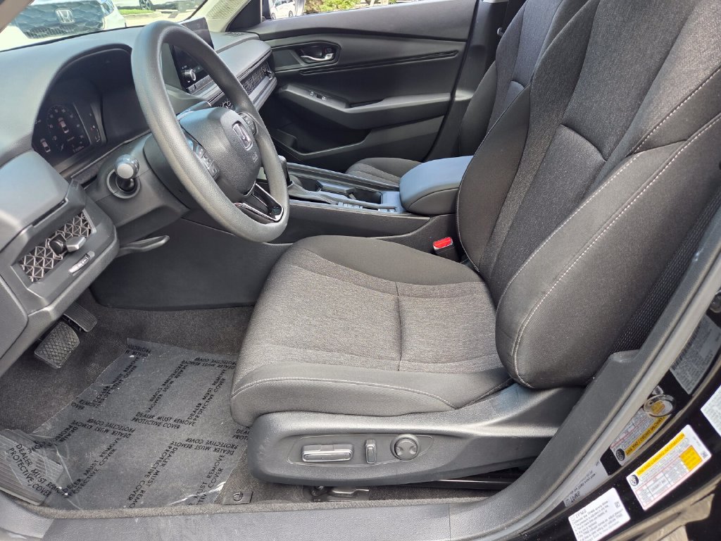 Used 2025 Honda Accord SE image 9