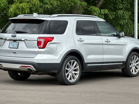 Used 2016 Ford Explorer Limited AWD/4WD image 2