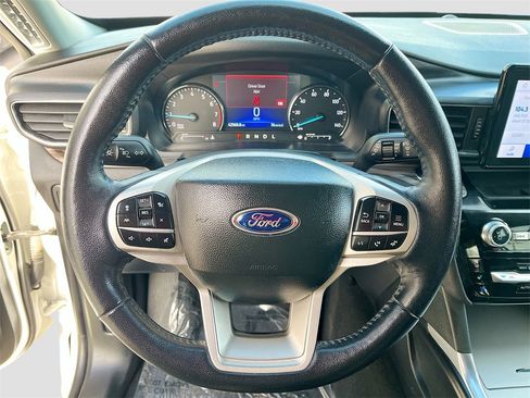 Used 2022 Ford Explorer Limited w/ Equipment Group 301A image 11