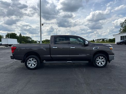 Used 2017 Nissan Titan SL AWD/4WD image 6