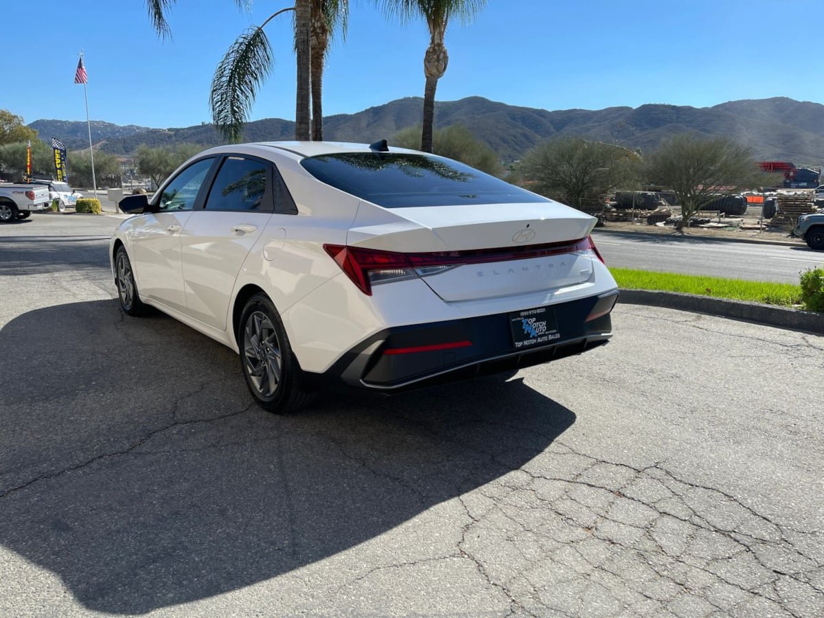 Used 2024 Hyundai Elantra Blue FWD image 7