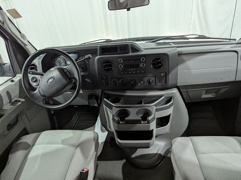 Used 2010 Ford E-350 and Econoline 350 XL RWD image 13
