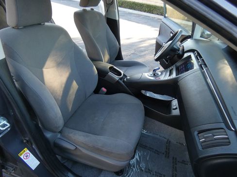 Used 2015 Toyota Prius Two image 27