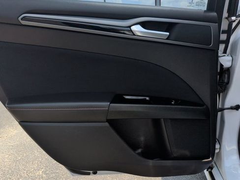 Used 2016 Ford Fusion SE FWD image 27