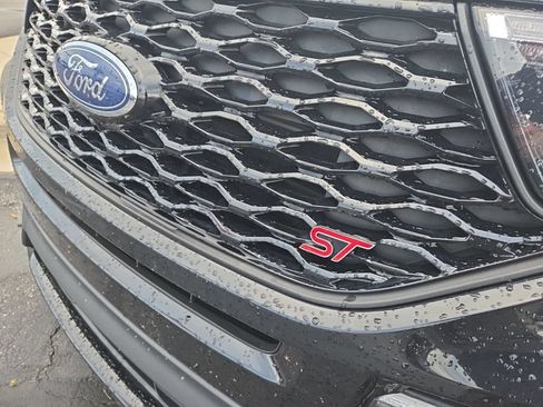 Used 2024 Ford Explorer ST w/ Equipment Group 401A AWD/4WD image 2