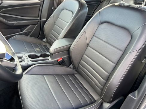 Used 2024 Volkswagen Jetta SE image 10