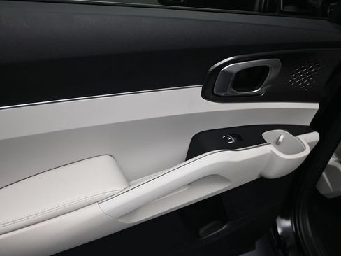 Certified 2025 Kia Sorento S AWD/4WD image 12