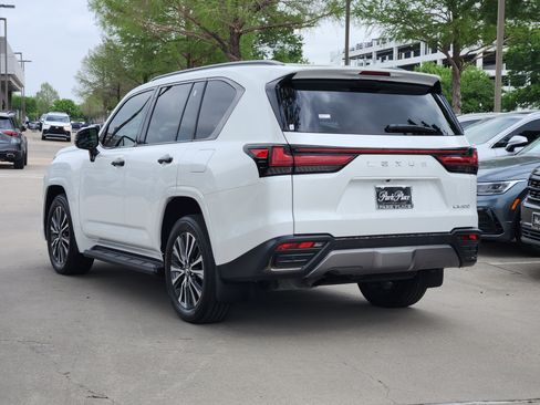 Used 2024 Lexus LX 600 4WD w/ Appearance Package image 4