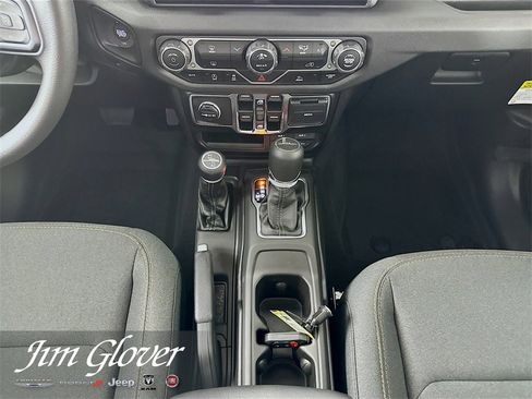 New 2025 Jeep Gladiator Sport image 25