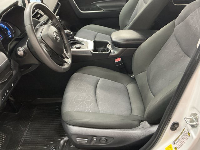 Used 2025 Toyota RAV4 XLE w/ Weather Package AWD/4WD image 14