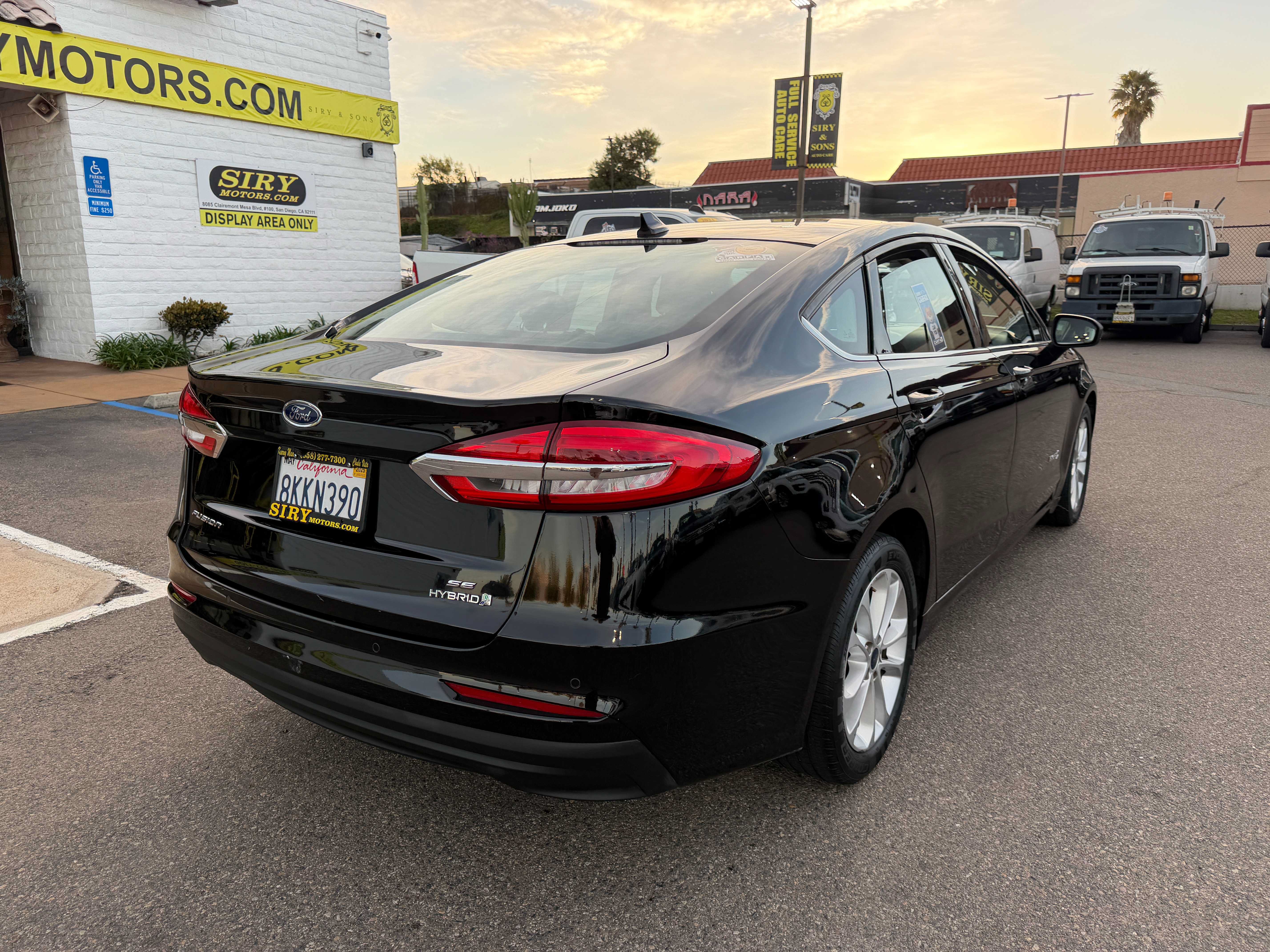 Used 2019 Ford Fusion SE FWD image 3